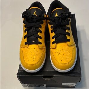 Jordan Air 1 Low GS in University Gold and Black